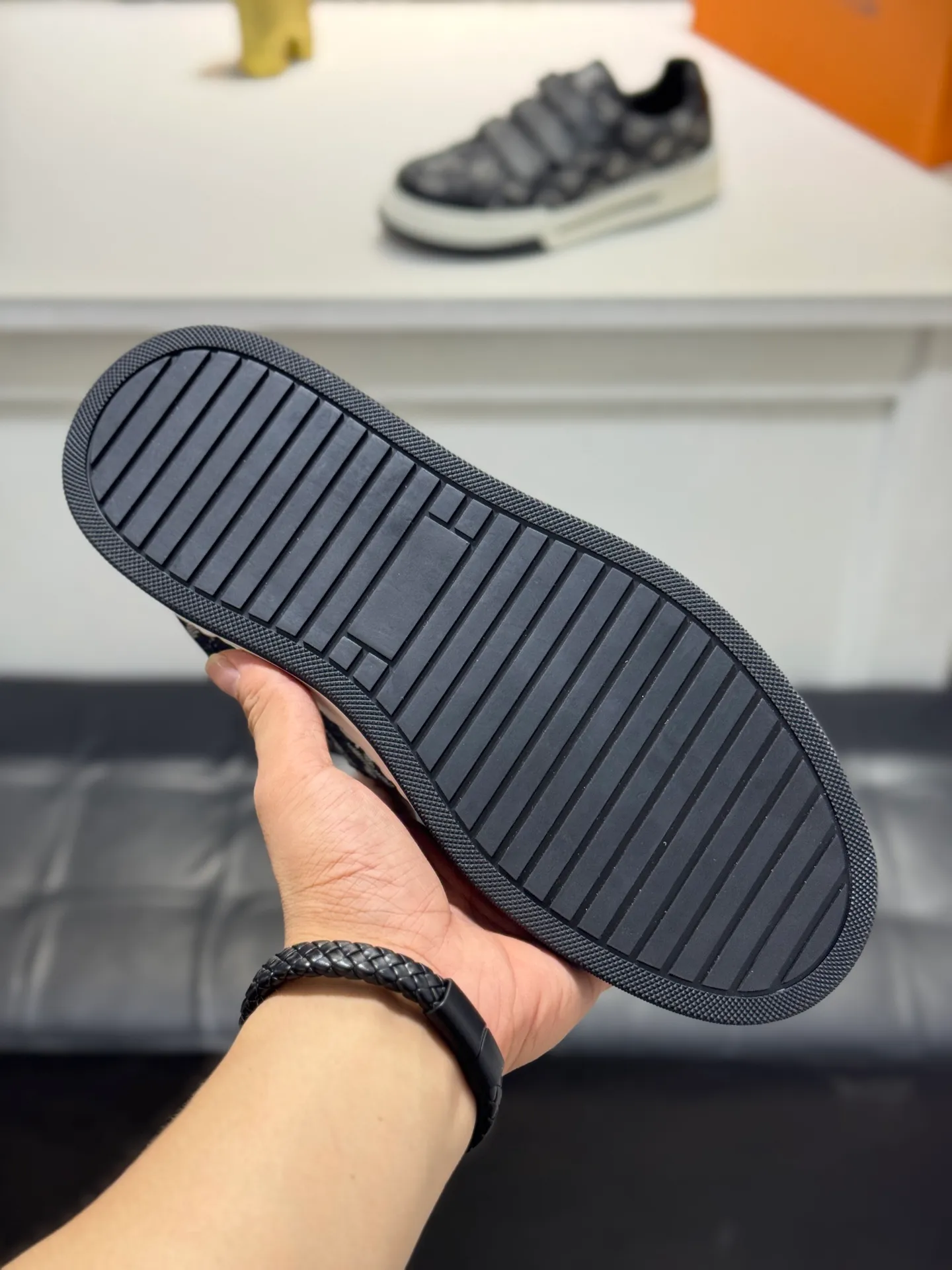 Men's shoes 💰400 [New style] 🌂🌂Top original order - Louis Vuitton®️ Trendy and fashionable yet low-key men's casual shoes, LV special fabric pattern on the upper, comfortable and breathable, sheepskin lining, original rubber outsole, 3 colors available ~ a must-have for sportsmen. Size: 38-44 (45 customized